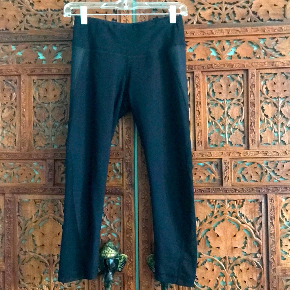 Cute capris with side mesh & secret pocket